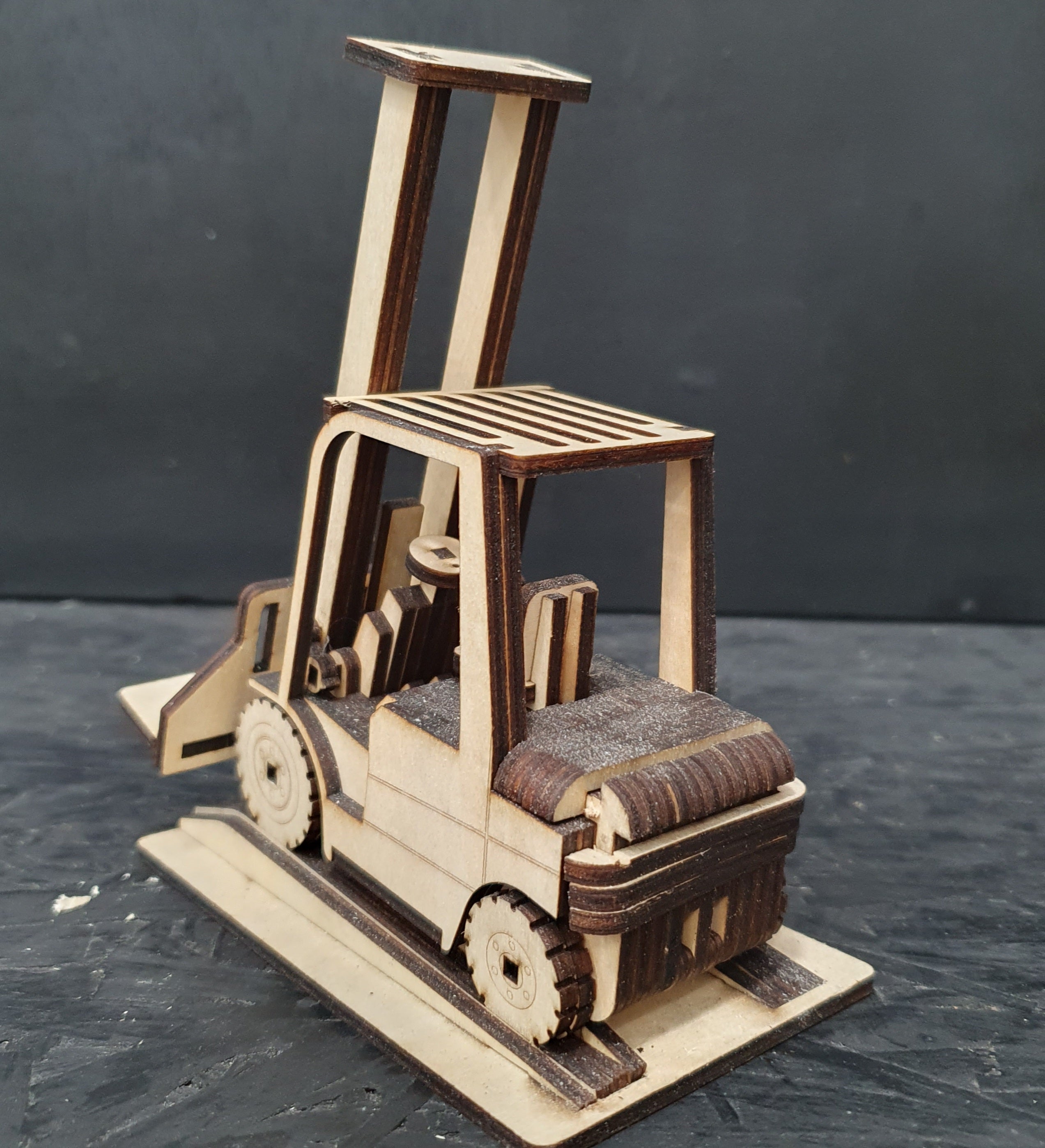 Fork Truck Phone Holder – Novelty Wooden Build | DIY Model Kit