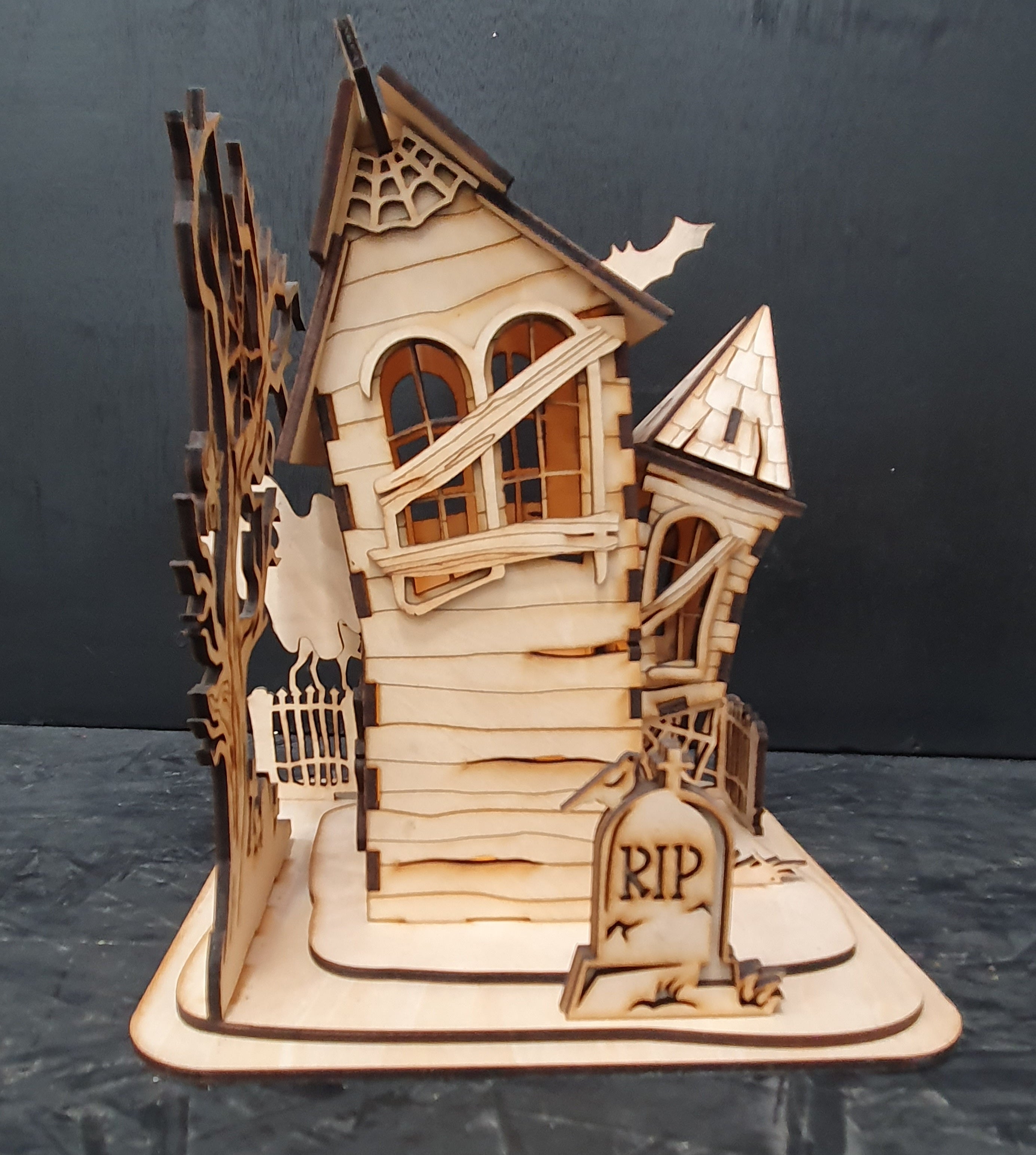 Halloween Haunted Wonky House – Spooky DIY Craft Kit