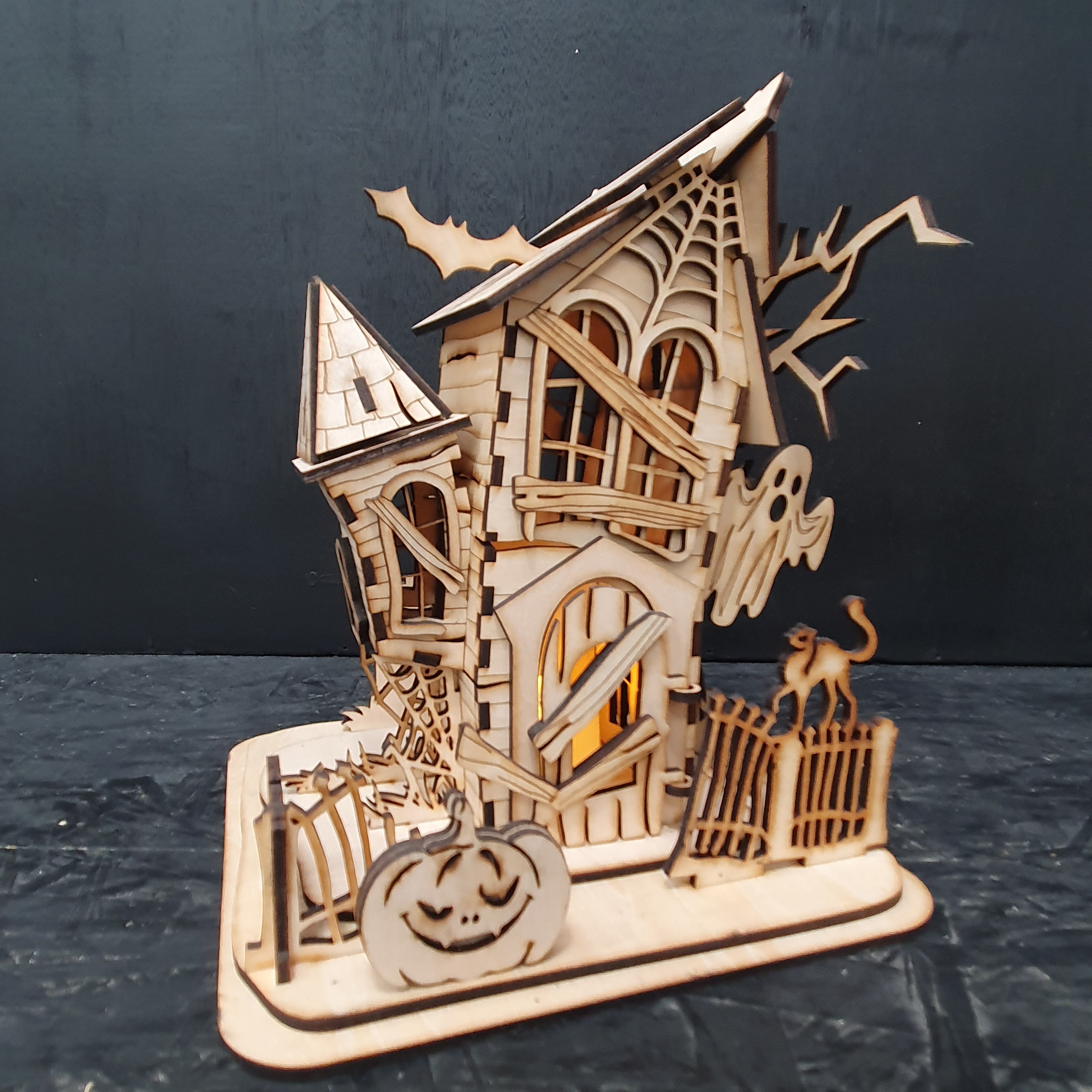Halloween Haunted Wonky House – Spooky DIY Craft Kit