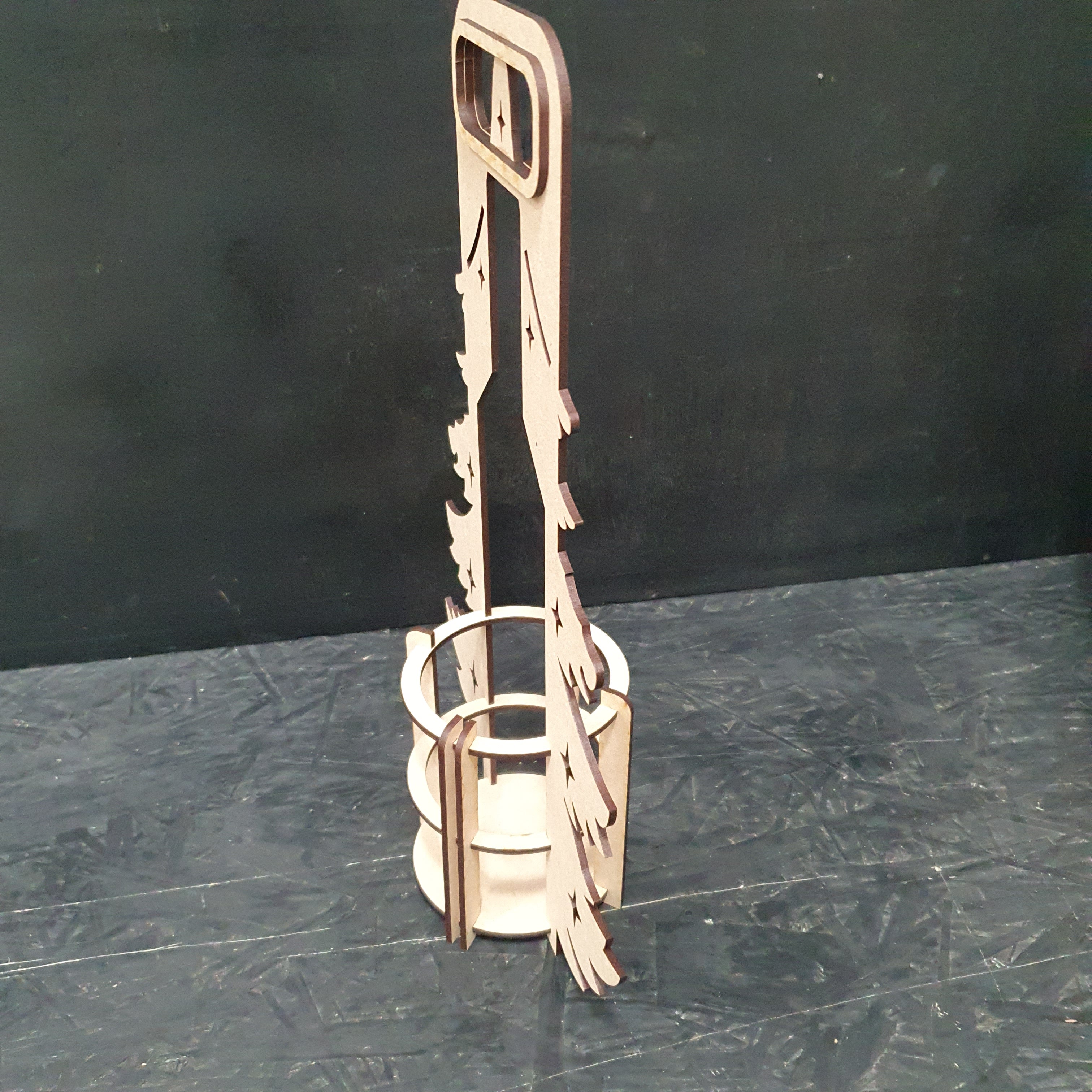 Wooden Wine Bottle Holder – Christmas Tree Outline, Flat-Packed Gift Display (36cm x 26cm)