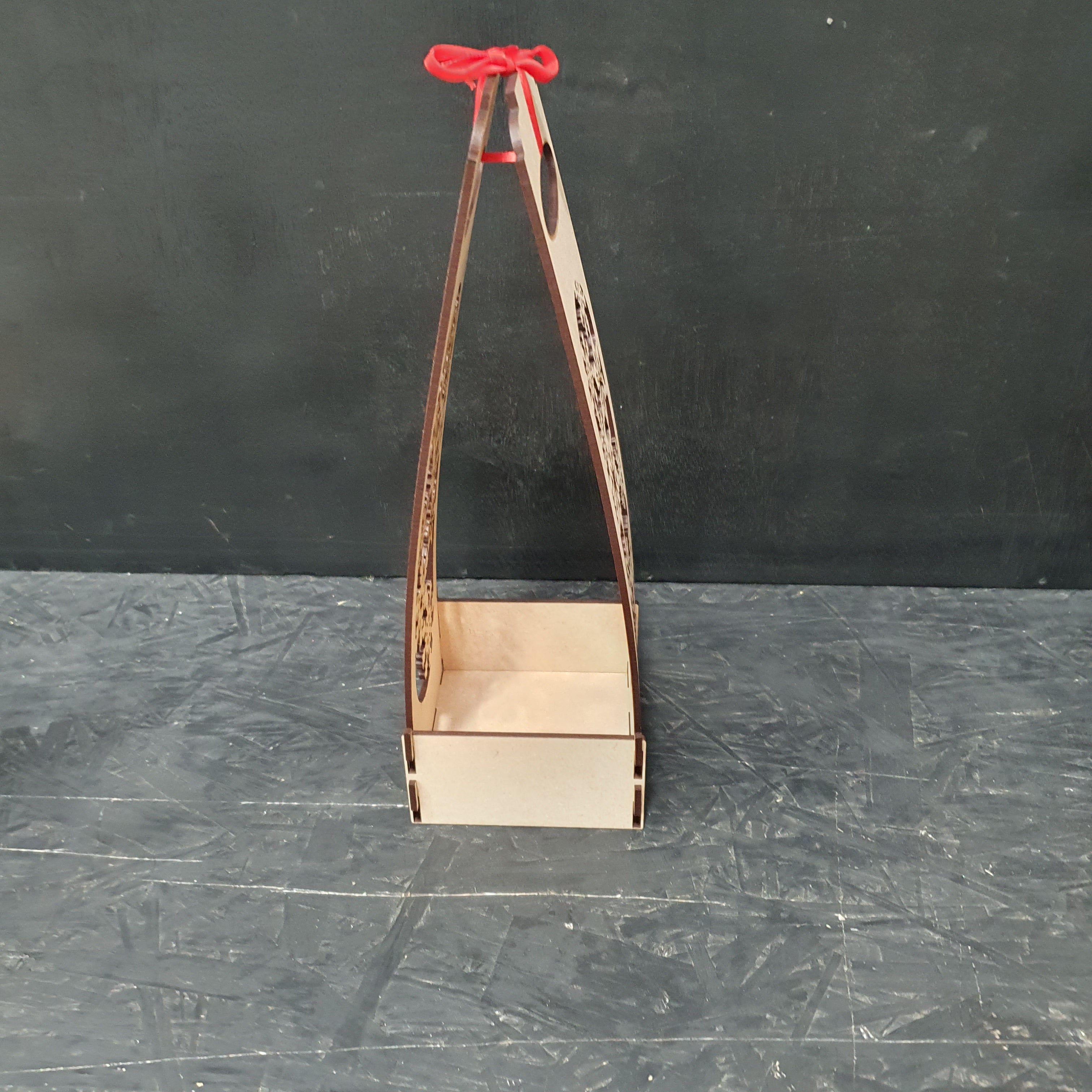 Festive Snowflake Wooden Wine Bottle Holder – Flat-Packed Christmas Gift Display for Standard Bottles (34cm x 11cm)