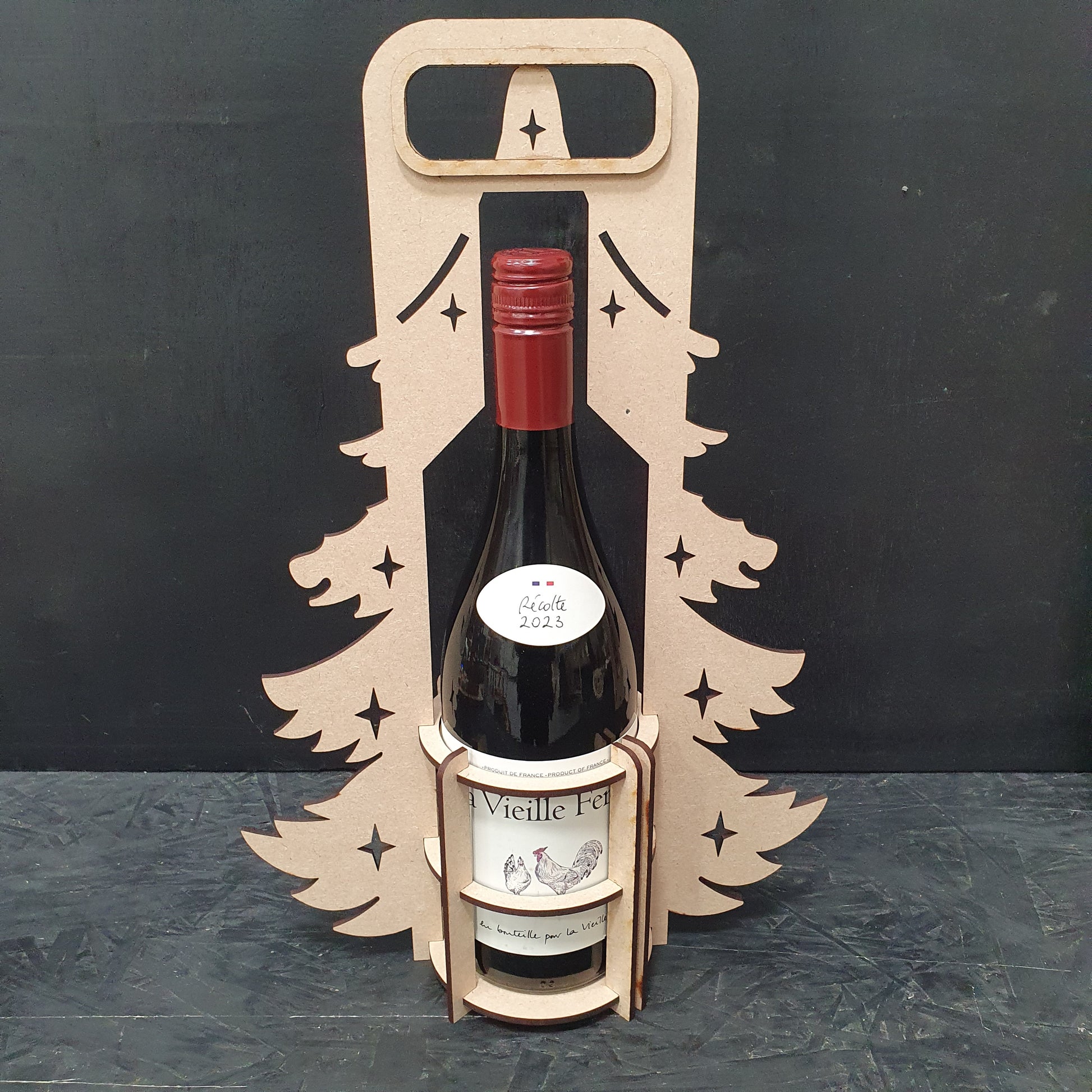 Festive Wooden Wine Bottle Holder – Christmas Tree Outline, Flat-Packed Gift Display 36cm x 26cm