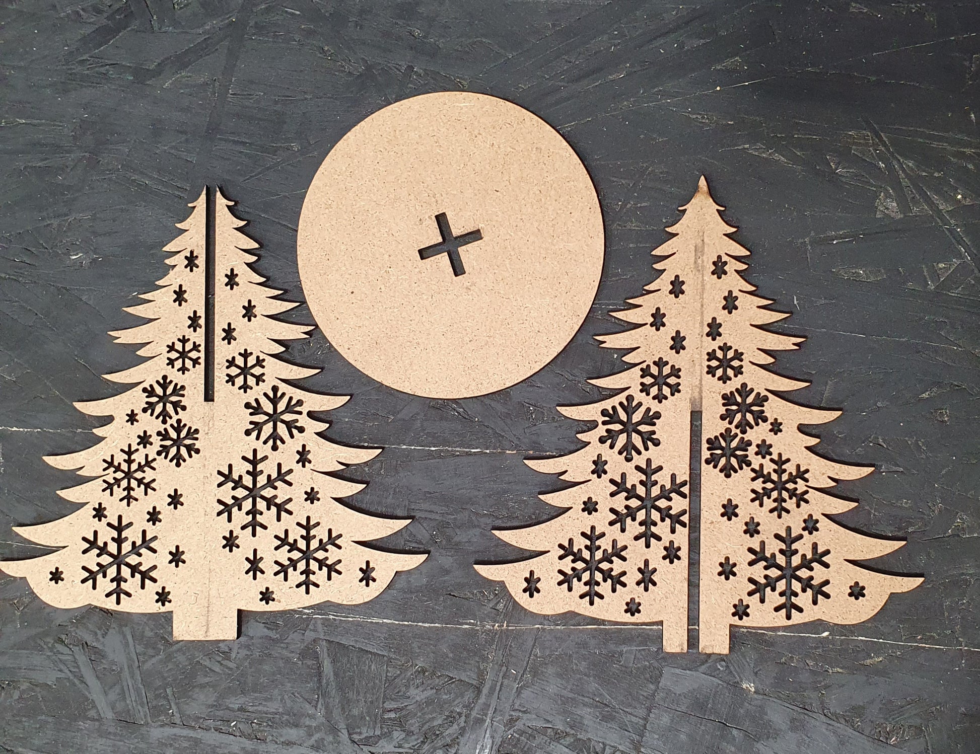 Mini MDF Christmas Trees – Tabletop Decorative Trees with Laser-Cut Snowflakes | Flat-Packed, Easy Assembly (14cm)