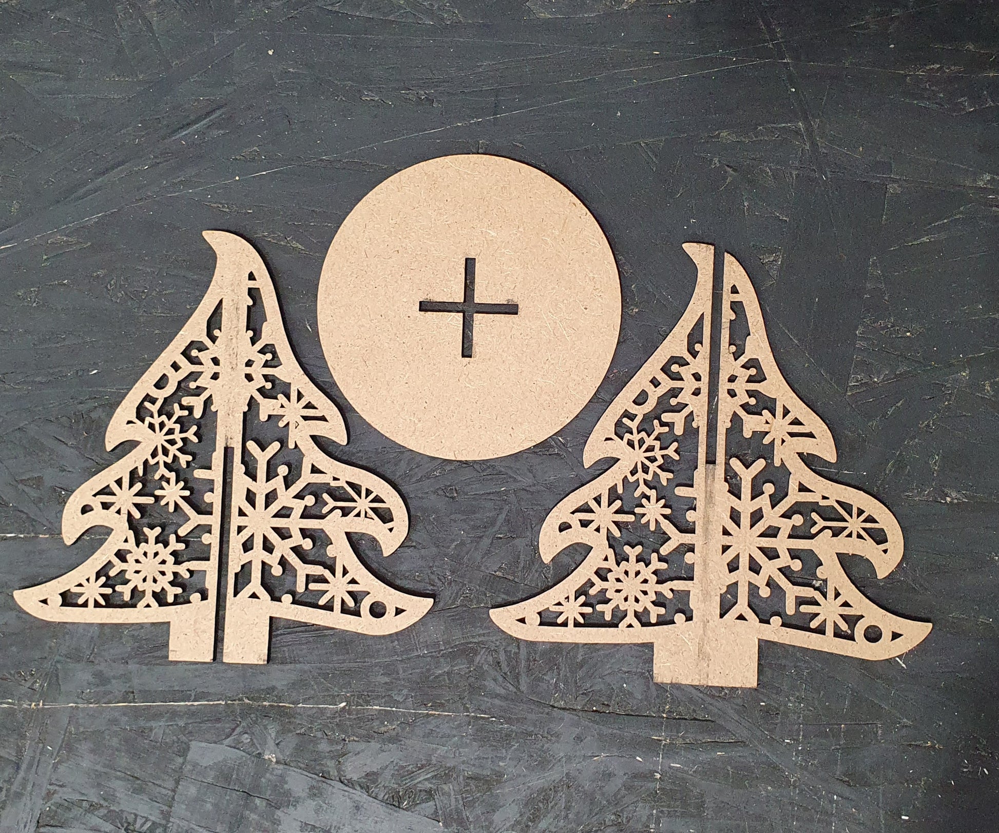 MDF Mini Christmas Trees – Laser-Cut Snowflake Tabletop Décor | Easy Slot-Together Design (14cm)