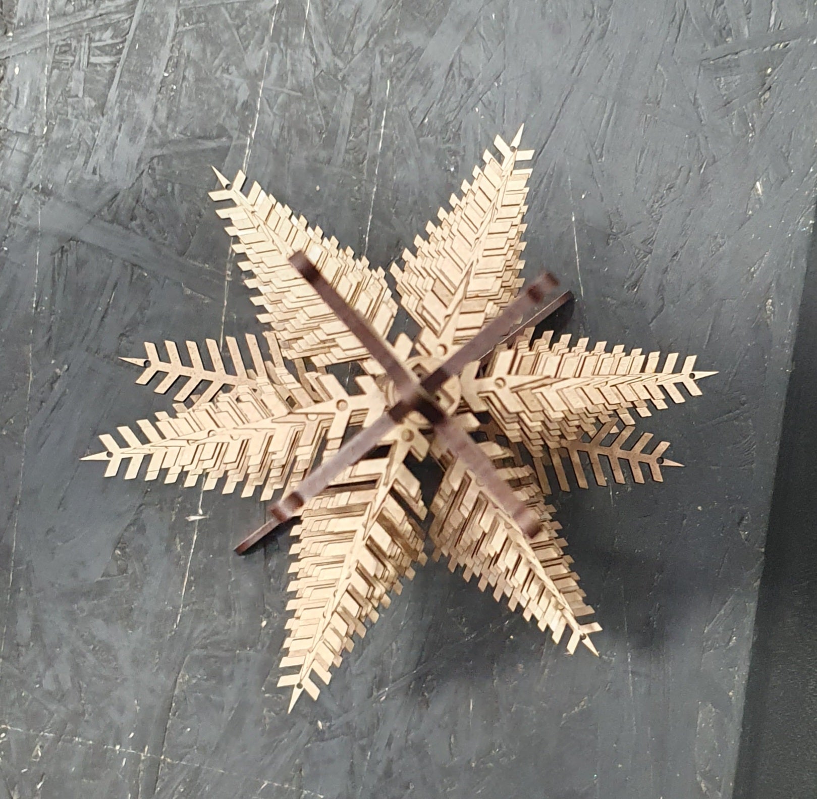 Large Laser-Cut Wooden Christmas Tree Kit – 40cm DIY Standing Decoration | Easy to Build & Decorate