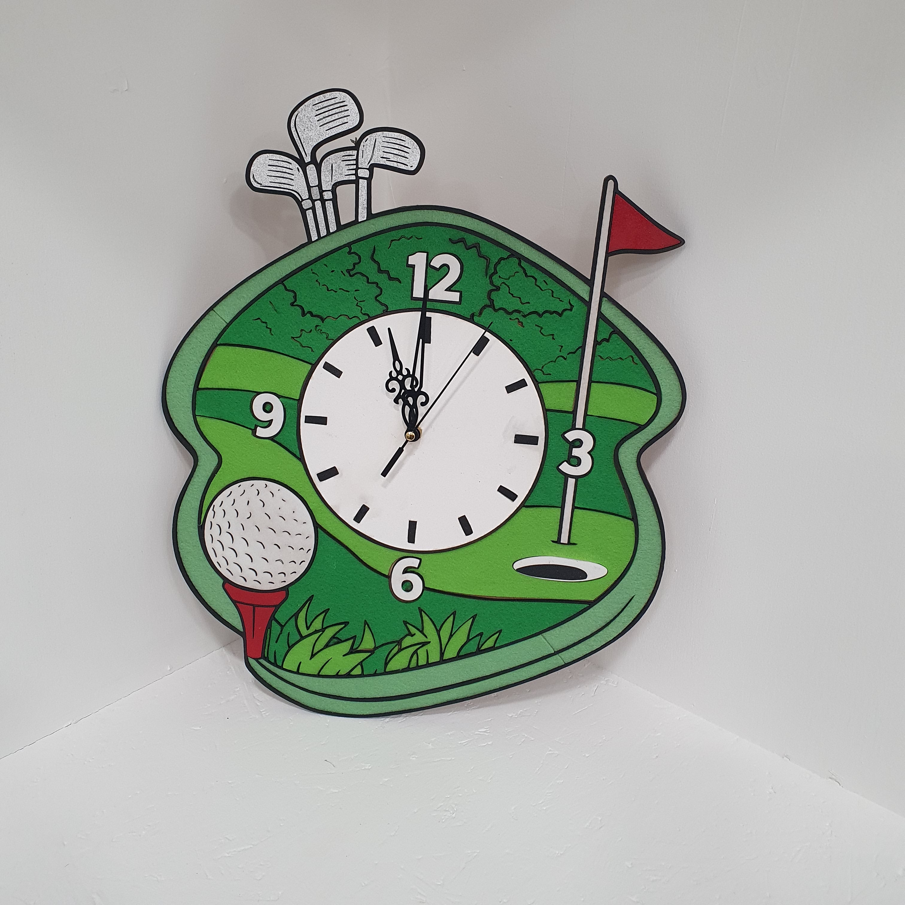 unique golf course wall clock for golf lovers