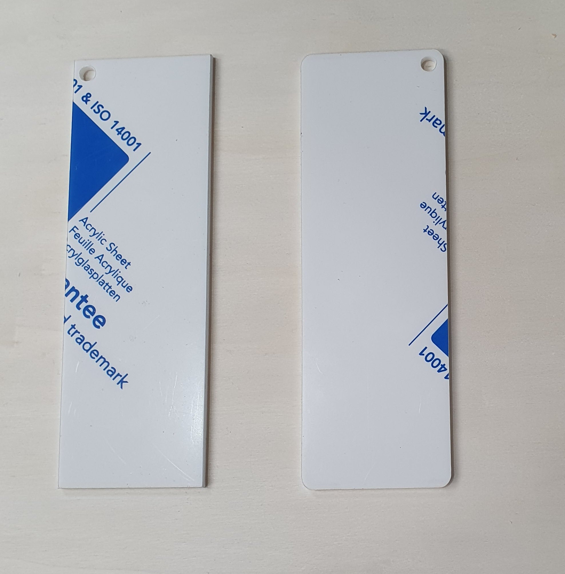 White acrylic blank bookmarks with rounded corners and optional hanging hole made from premium 3mm acrylic for crafting and personalisation.