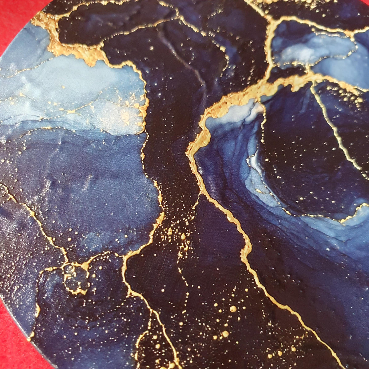 Luxury navy blue coaster featuring metallic gold marble veins for modern home décor.