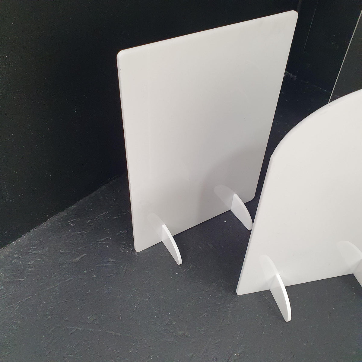 Premium laser-cut acrylic arch and rectangle blanks available in clear or white acrylic for craft projects and wedding décor.